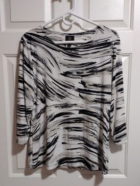 Women's Black & White Brushstroke Top Medium